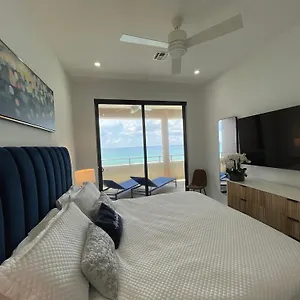 Apartment Luxury Ocean Front Seadreams 2 With 7 Mile Views, West Bay